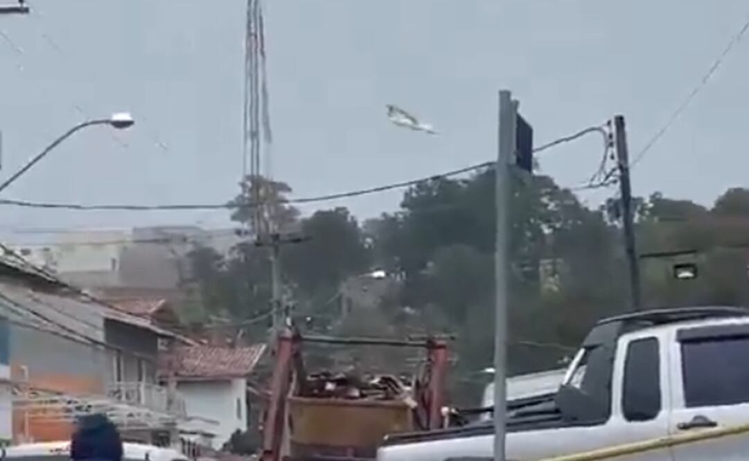 El avión bimotor, con 58 pasajeros y cuatro tripulantes a bordo, salió de Cascavel, en el estado de Paraná, con destino a Guarulhos, en Sao Paulo. Foto: captura de pantalla