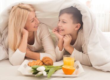 Día de las Madres 2025; ¿cómo festejar a mamá con presupuesto limitado? Esto dice la IA