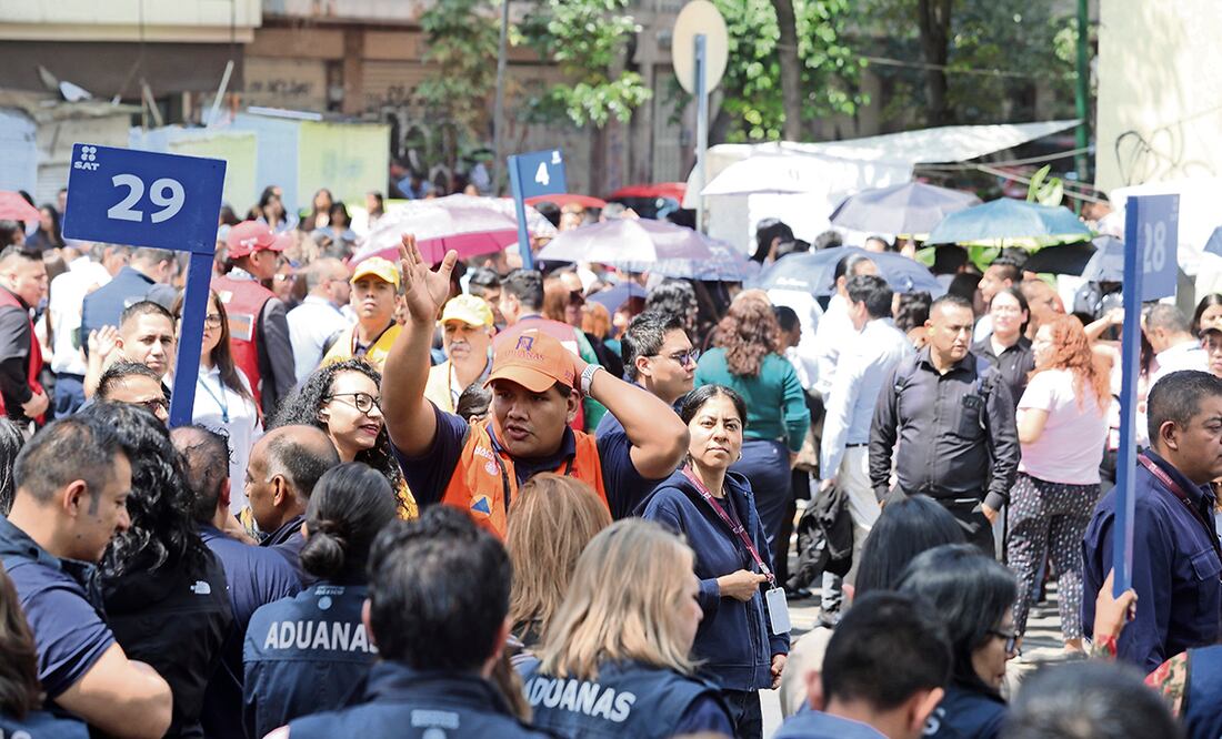 En la Ciudad de México, 8.4 millones de personas participaron en el simulacro del 19-S. Se reportaron fallas en el envío de alertas a los celulares, pues a a l g u n os les llegó después de las 11:00 horas y hasta en tres ocasiones; la mayoría no la recibió. Foto: Iván Montaño | El Universal