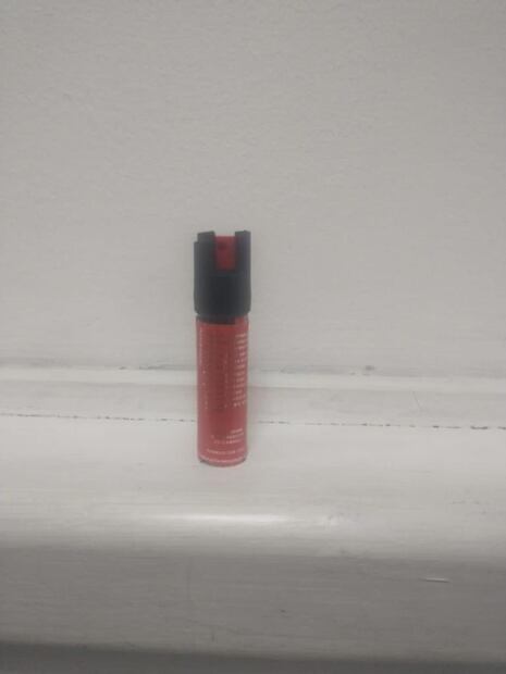 Con violencia y rociando gas pimienta, tres menores roban vehículo a taxista en Tlalnepantla