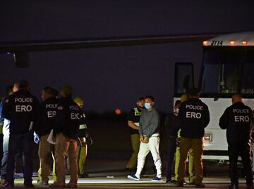 Más de 150 mil migrantes en EU son vigilados a través de una app telefónica