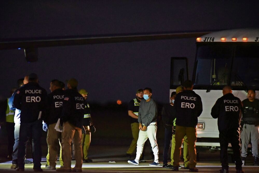 Un poco más de 19 mil inmigrantes en el país usan monitores en el tobillo y dos mil 763 están vigilados por medio de la tecnología de reconocimiento de voz, explicó el informe del Transactional Records Access Clearinghouse (TRAC). Foto: Especial