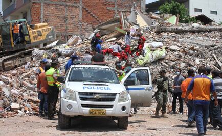 Sube a 413 la cifra de muertos por sismo en Ecuador