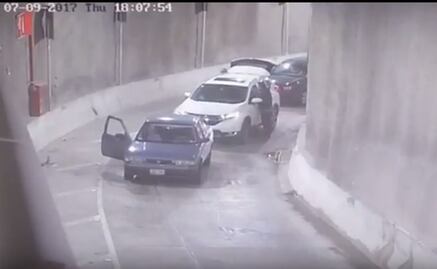 Captan asalto a automovilista en túnel de Mixcoac; ladrones abren la cajuela