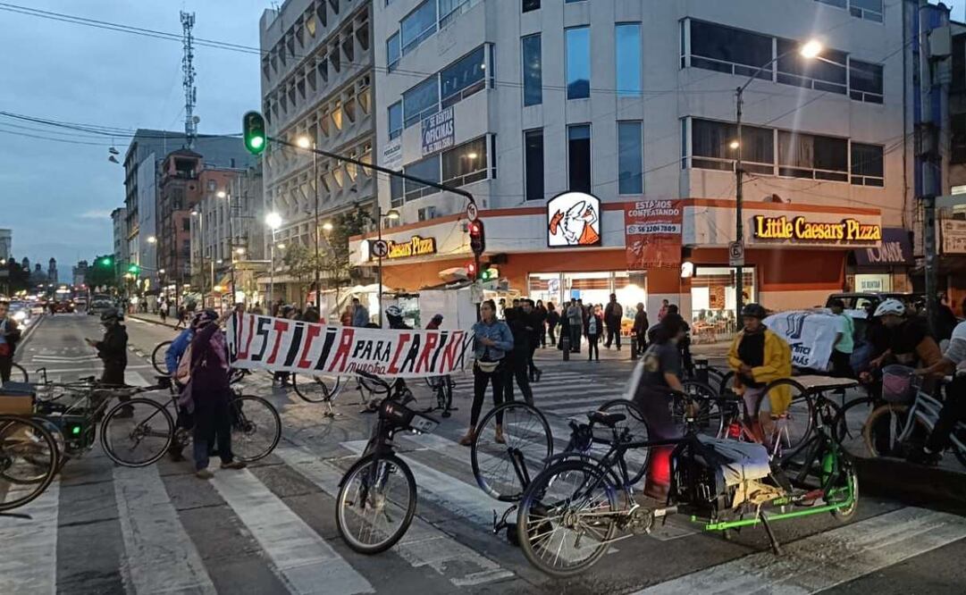 La tarde de este viernes, decenas de ciclistas tomaron las calles de la capital para participar en la rodada “Con Cariño”. Foto: Especial