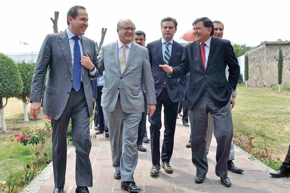 El titular de la SEP, Aurelio Nuño, encabezó en Ecatepec la Segunda Reunión del Grupo de Coordinación Regional Zona Centro, a la que acudieron los gobernadores del Edomex, Eruviel Ávila
