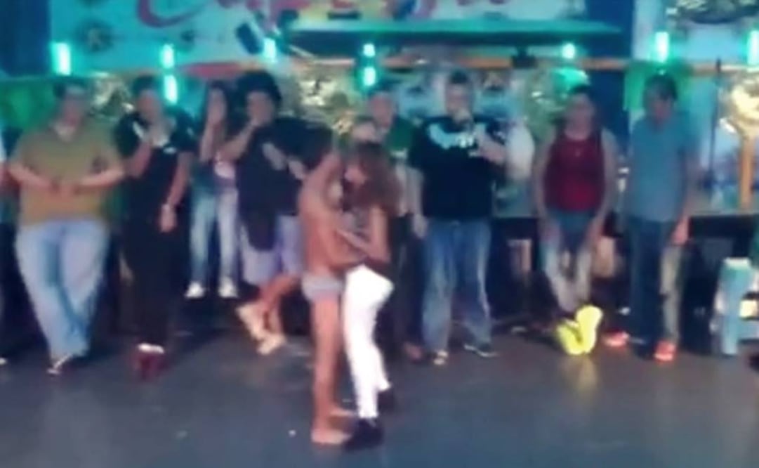 Aspecto del video que circula en redes sociales, momentos antes del presunto acto sexual. FOTO: tomada de YouTube