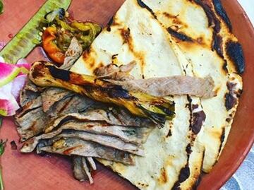 ¿Qué son las tlayudas y de qué están hechas?