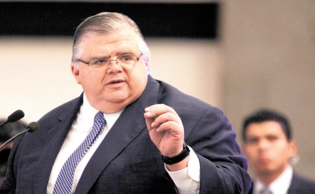 Asegura Carstens que coberturas cambiarias han dado orden al mercado