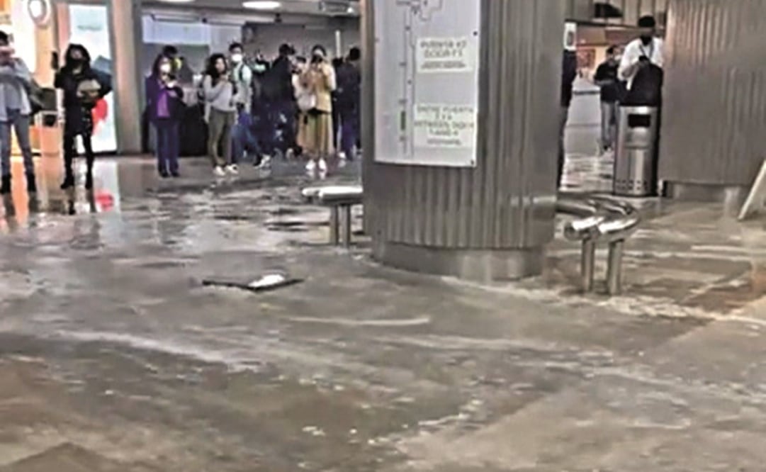 Las lluvias de este viernes causaron encharcamientos en la Terminal 1 del aeropuerto. Foto: Tomada de vídeo