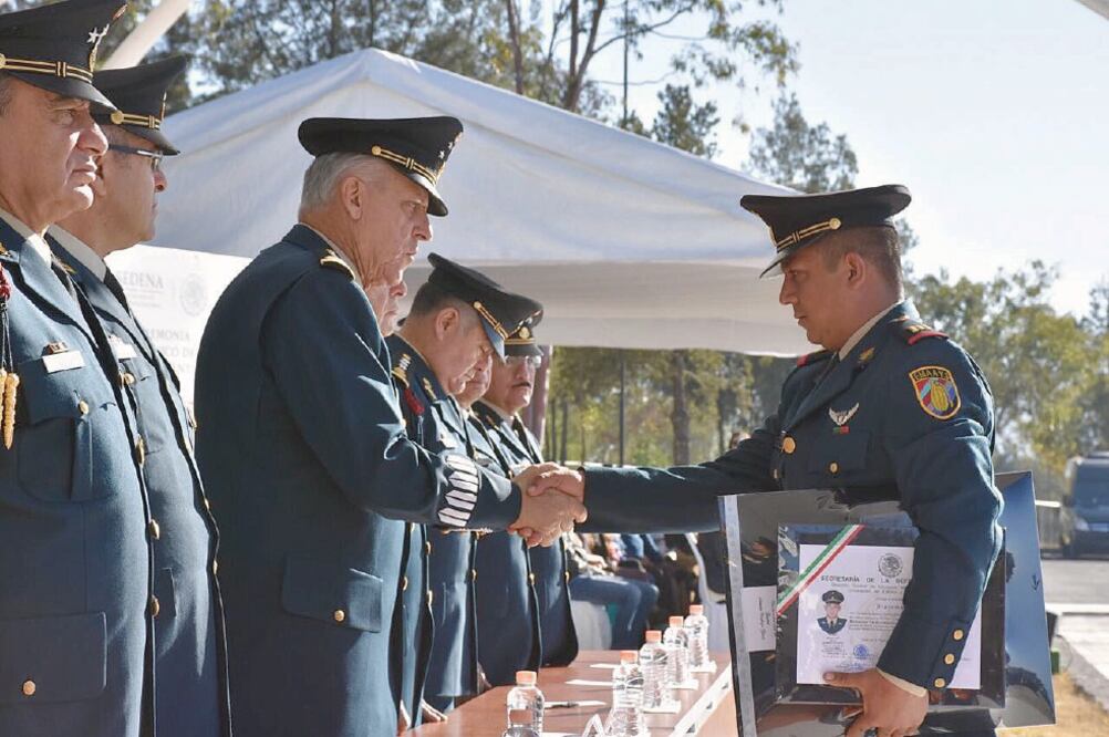 Salvador Cienfuegos, secretario de la Defensa Nacional, encabezó la Ceremonia de Graduación del Curso Único de Aplicación Táctico Administrativo Escolarizado 2017 (SEDENA)