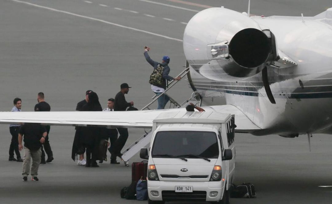 El cantante abandonó tierras filipinas en un jet privado luego de levantarse los cargos en su contra. (FOTO: AP)