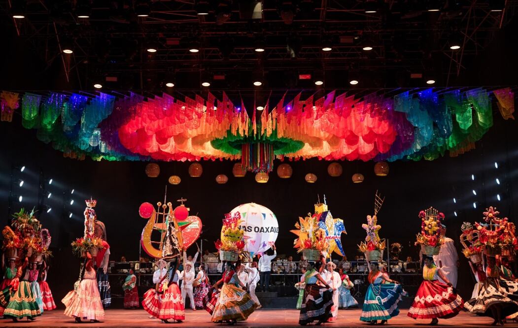 Festival Internacional Cervantino celebra su 52° edición, con un espectáculo de la Guelaguetza.
Foto: EL UNIVERSAL / Hugo Salvador