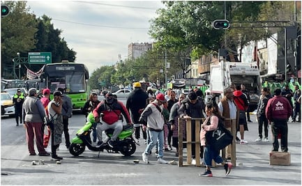 Comerciantes cierran Eje 1 circunvalación tras recuperación de inmueble en La Merced