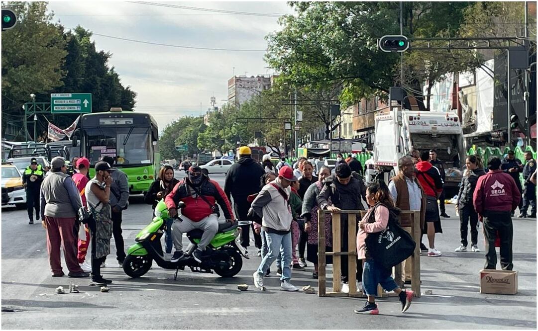 Comerciantes cierran avenida Circunvalación: Foto: Especiales