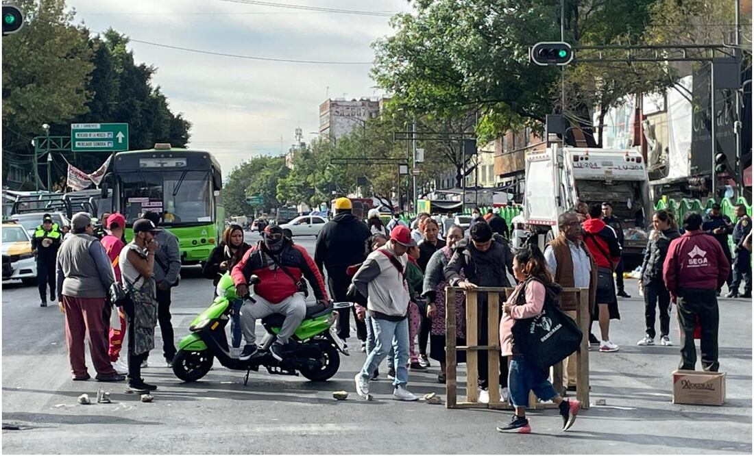 Comerciantes cierran avenida Circunvalación: Foto: Especiales