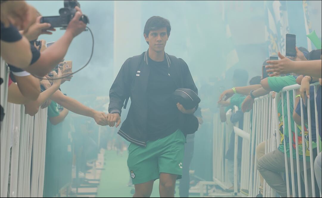 José Juan Macías quedó fuera de Santos - Foto: Imago7