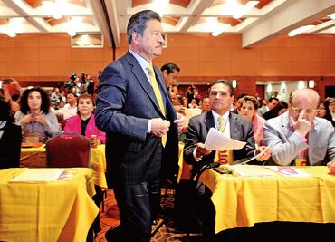 Avalan renuncia de Navarrete en el PRD