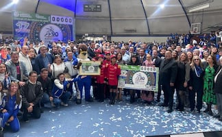 Develan billete conmemorativo por 90 años de la Escuela Superior de Educación Física; emiten más de 2 millones de cachitos