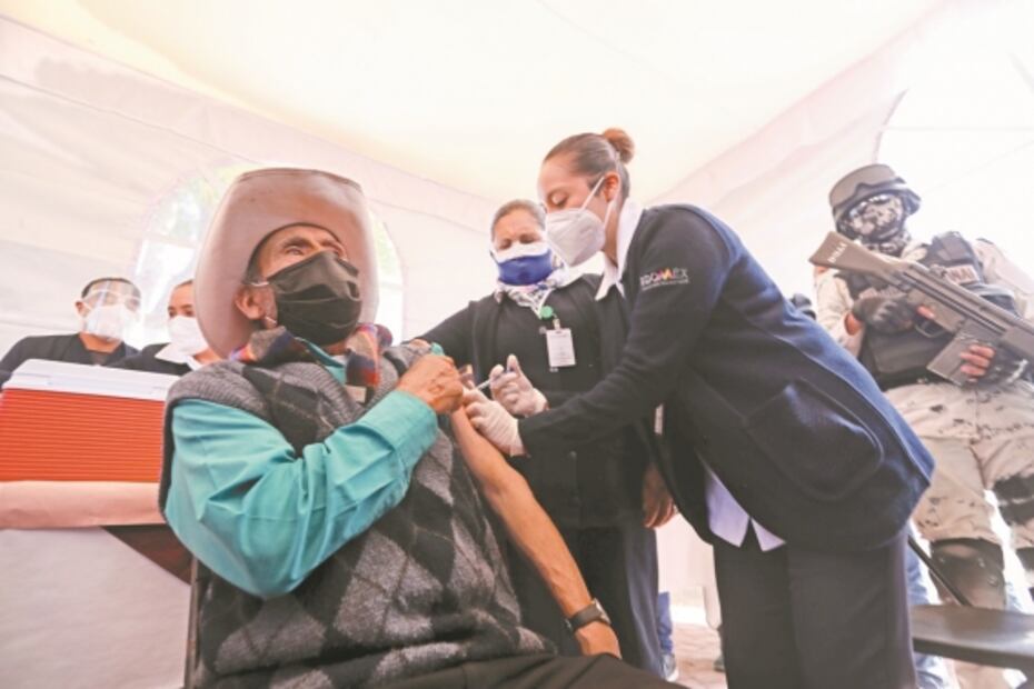 Les aplican la vacuna y les toman fotografías