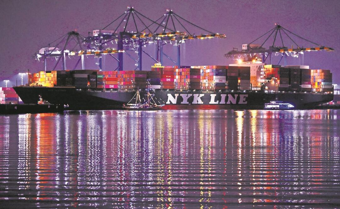 Factores como las disrupciones en las cadenas de suministro, la reducción de inventarios y una menor oferta de insumos críticos pueden afectar los flujos comerciales en 2022, anticipa la Cepal. Foto: MARIO TAMA. AFP 