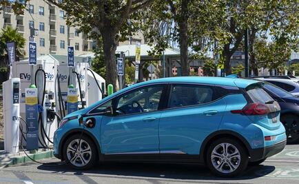Por ola de calor, piden a los californianos no cargar sus vehículos eléctricos