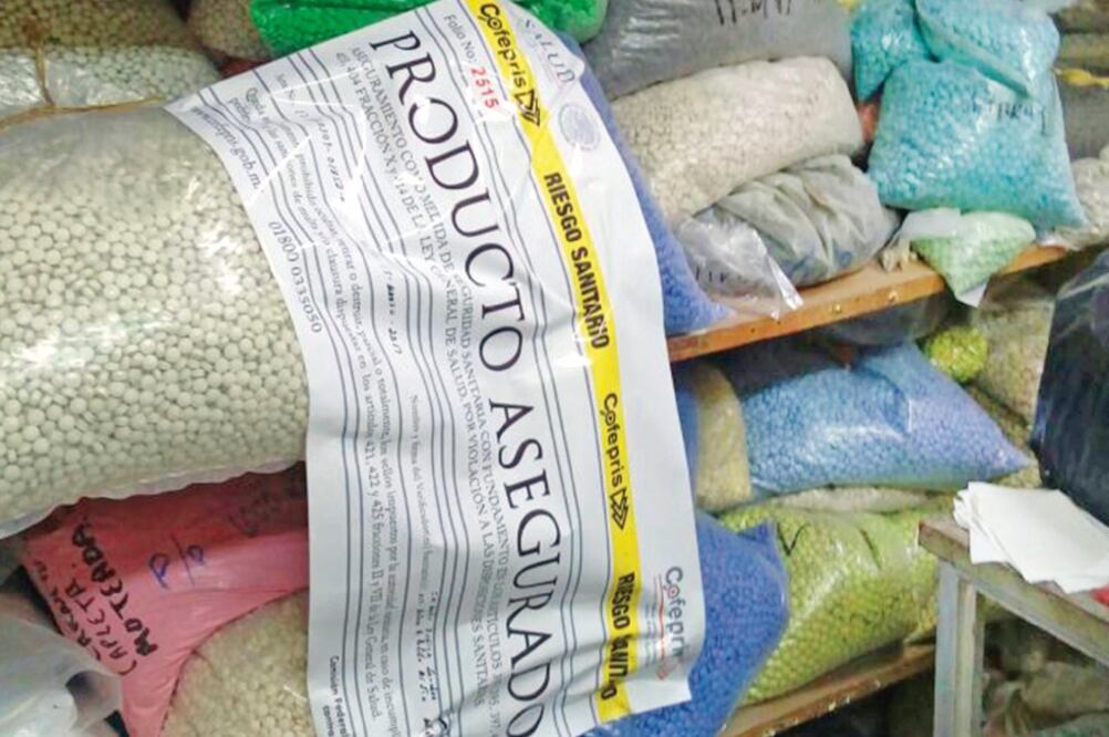 La mercancía asegurada por Cofepris se encontraba en bolsa de plástico sin lote ni fecha de caducidad. (COFEPRIS)