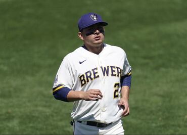 El mexicano Luis Urías es reconocido por hacer la Jugada de la Semana en Grandes Ligas