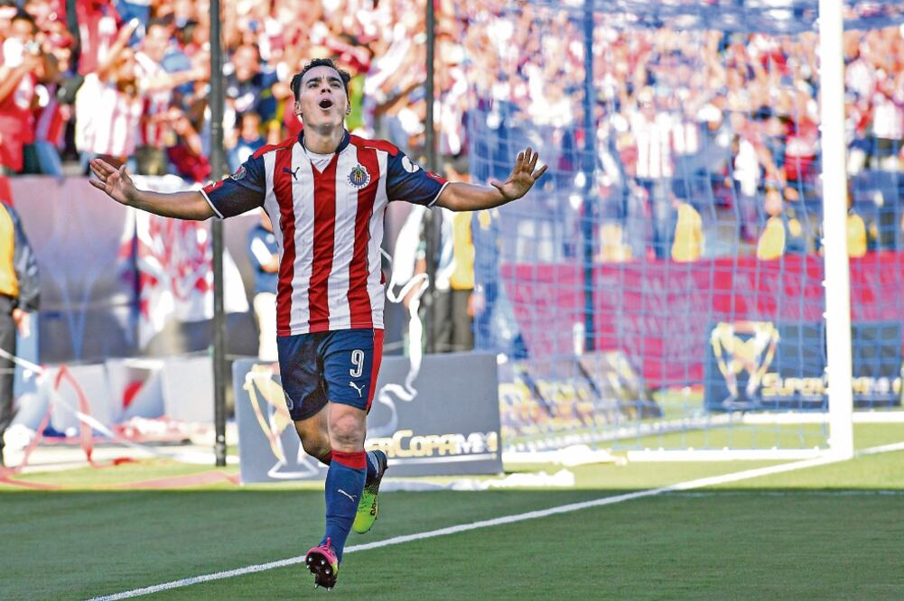 Omar Bravo hizo el segundo gol del Rebaño con el que amarró el pase a Libertadores el domingo pasado (IMAGO7)