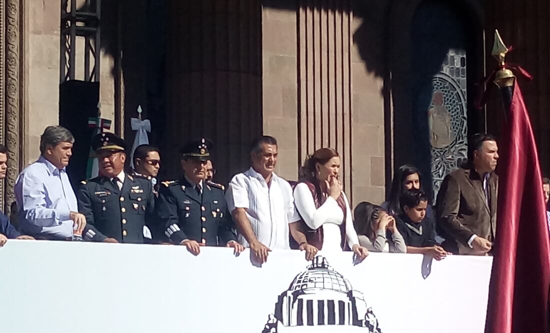 El gobernador de Nuevo León encabezo el desfile para conmemorar el 106 aniversario de la Revolución Mexicana (Foto: David Carrizales / EL UNIVERSAL)