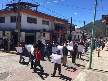 Exigen habitantes obras para el santuario de la Mariposa Monarca