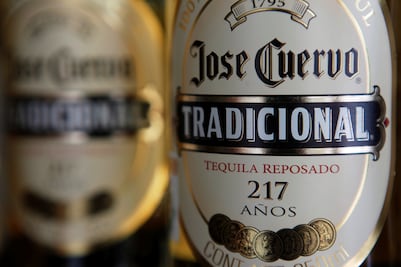 José Cuervo "sirve los tequilas" en la Bolsa Mexicana de Valores