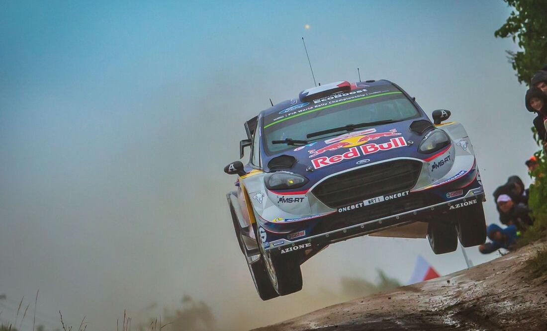 Conductor de rally falla en curva y termina en impresionante accidente