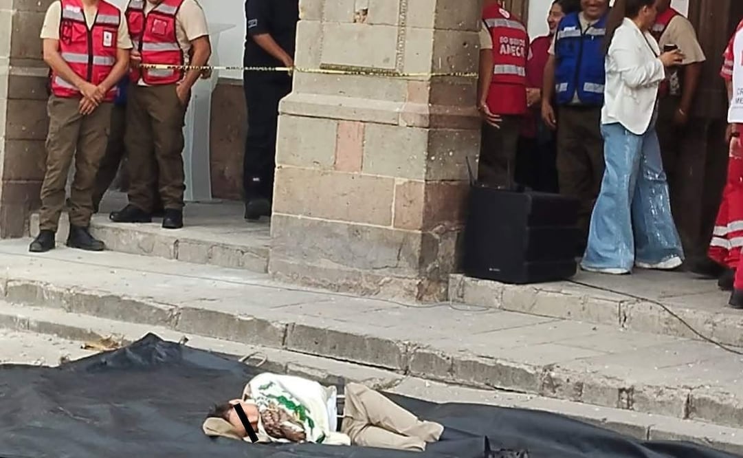 Conmemoran a los Niños Héroes lanzando a un menor desde el balcón de la presidencia de Ameca, Jalisco. 14/09/2026. | Foto: Facebook Colegio Niños Héroes.