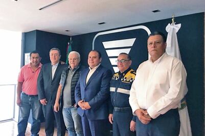 Semovi y taxistas llegan a acuerdos; frenan marcha