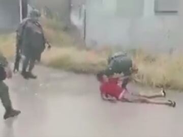 VIDEO: "¡Está vivo todavía!", militares salvan a niño de morir electrocutado en Escuinapa, Sinaloa