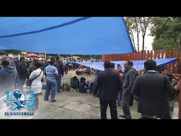 CNTE bloquea todos los accesos a la Cámara de Diputados