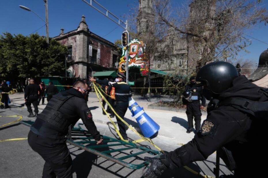Pese a semáforo rojo por Covid-19, fieles acuden a templo de San Hipólito