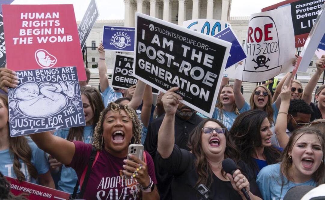 Los manifestantes se reúnen frente a la Corte Suprema en Washington. Foto: AP
