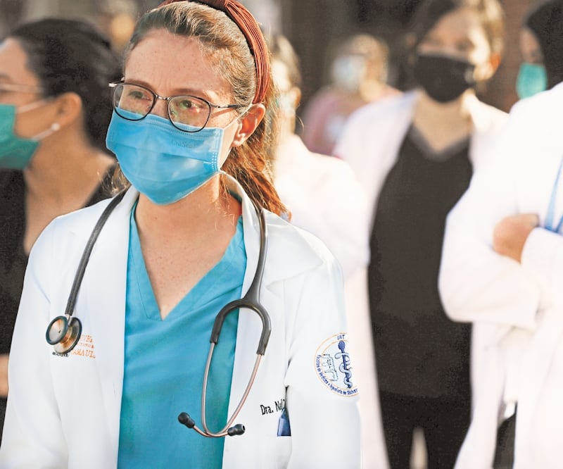 Con el objetivo de proteger al personal que labora en instituciones de Salud, distintas bancadas en el Congreso hicieron propuestas para castigar las agresiones contra este sector, como las que se han suscitado durante las últimas semanas, en medio de la