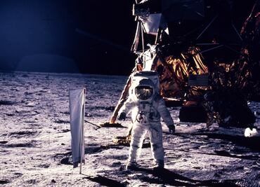 The shape of water… on the Moon