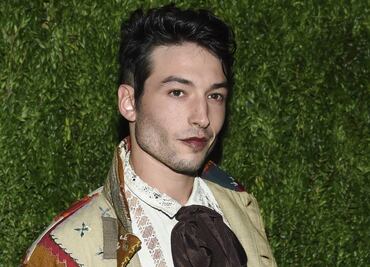 Otro escándalo de Ezra Miller: el actor de "The Flash" es acusado de robo agravado