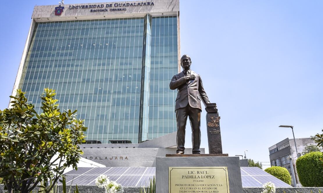 Escultura de Raúl Padilla, el arquitecto de la cultura jalisciense. Foto: Universidad de Guadalajara.