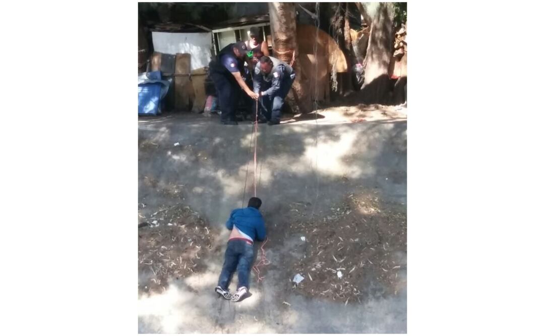  Elementos de la Dirección General de Seguridad Ciudadana y Tránsito de Naucalpan fueron alertados por vecinos del incidente. (Fotografía: Especial)