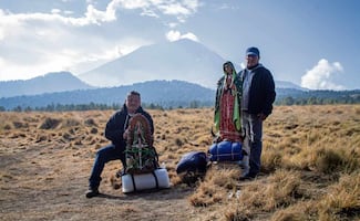 Peregrinos cruzan Paso de Cortés para ir a la Basílica