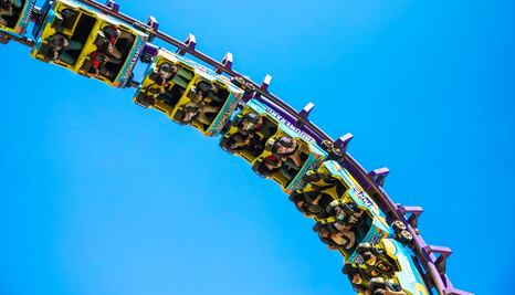 Six Flags abre sus puertas y le llueven críticas en redes sociales