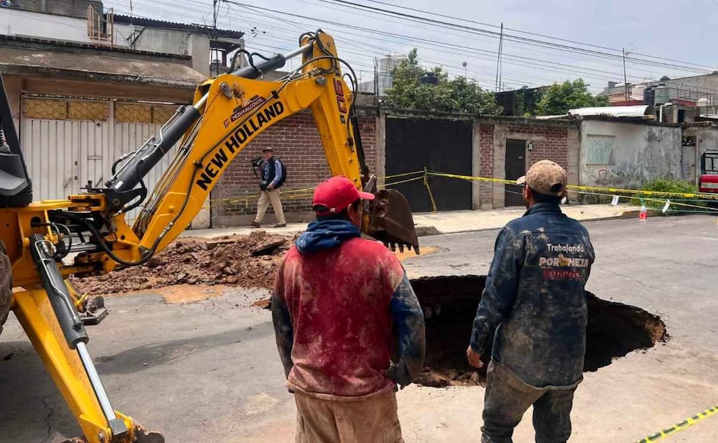 Las labores incluyen la inspección del subsuelo, el retiro del material afectado y la rehabilitación de la vialidad. Foto: Especial
