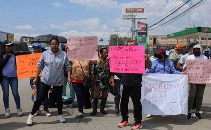 Damnificados en Chalco por inundaciones cumplen más de 9 horas de bloqueo en carretera México-Cuautla 