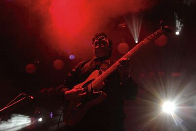 Los románticos comparten concierto con amigos