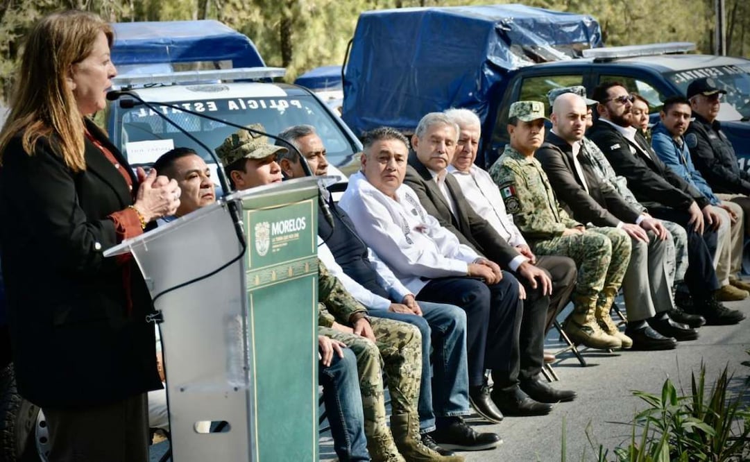 Refuerzan seguridad en Morelos con entrega de 64 unidades; Margarita González afirma que no bajarán la guardia.
Foto: Especial.
